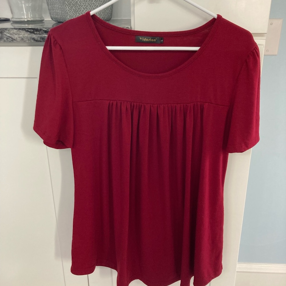 Soft Red Short Sleeve tee gathered pleats like new smoke free